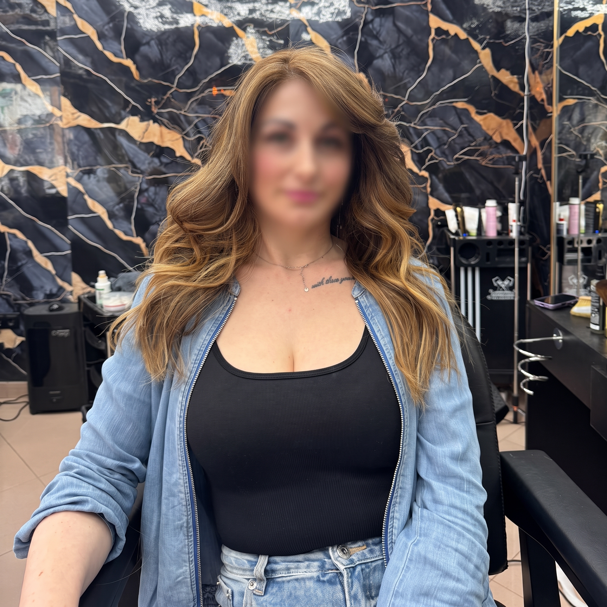Melena con mechas balayage y peinado luminoso