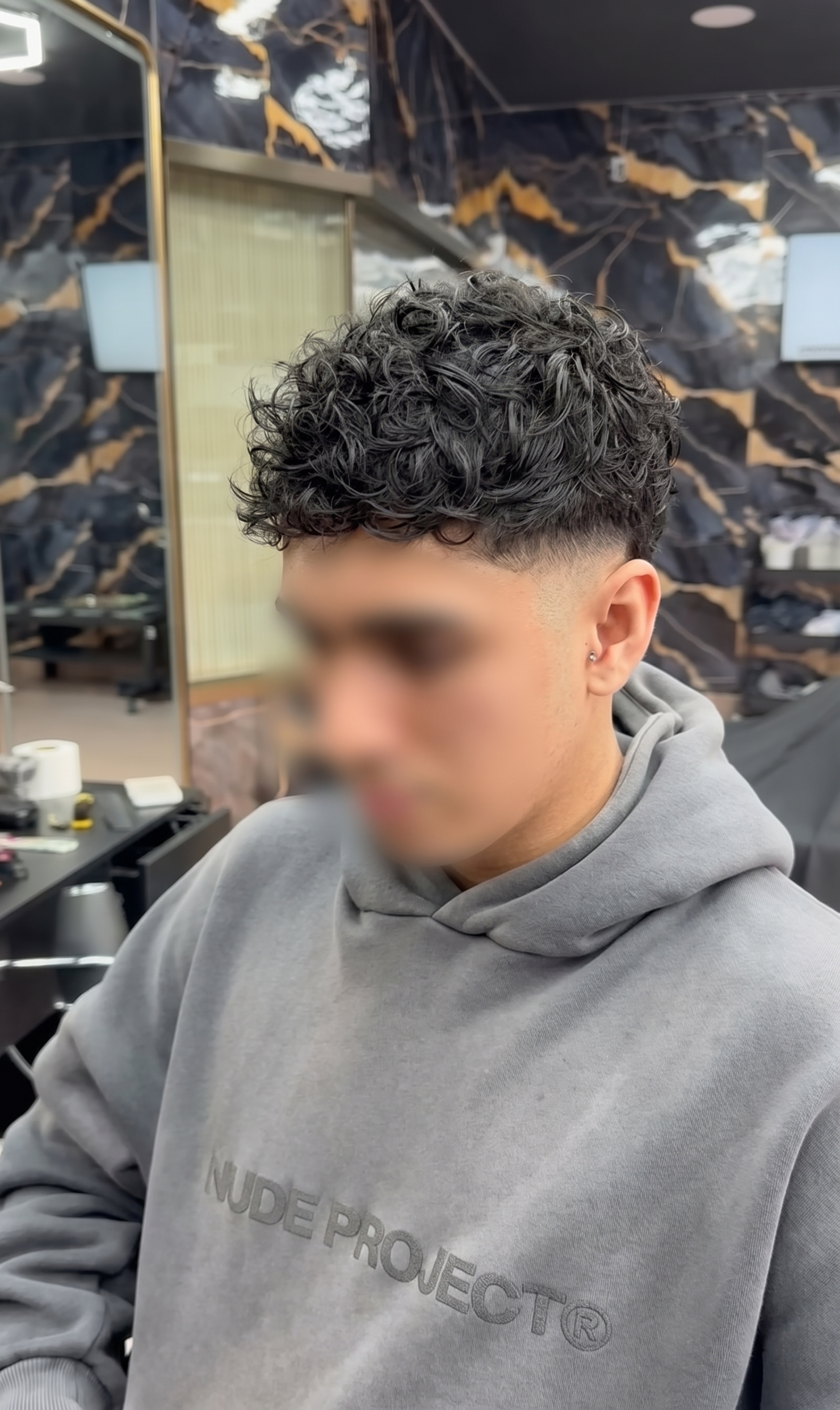 Corte y barbería masculina en J&O Peluqueros Latina